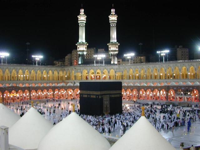 This image has an empty alt attribute; its file name is kaaba-07.jpg