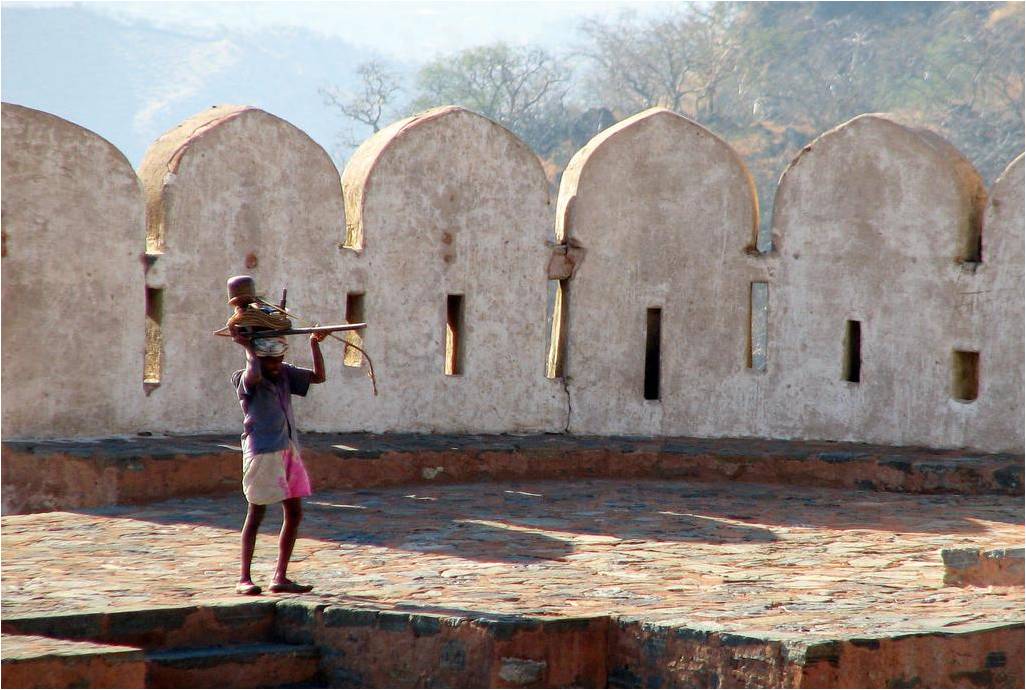 BHARAT DARSHAN - THE GREAT FORT WALL OF KUMBHALGARH, RAJASTHAN.