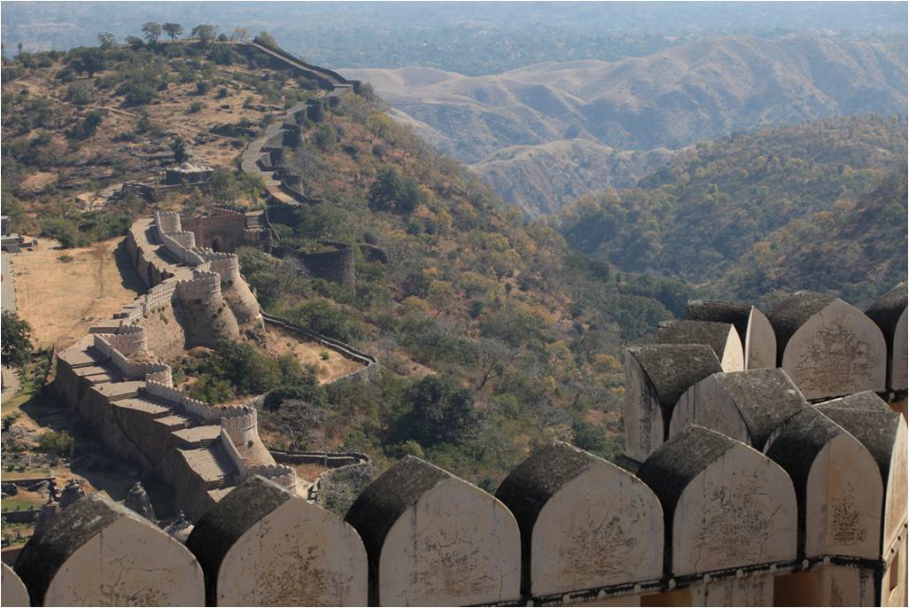BHARAT DARSHAN - THE GREAT FORT WALL OF KUMBHALGARH, RAJASTHAN.