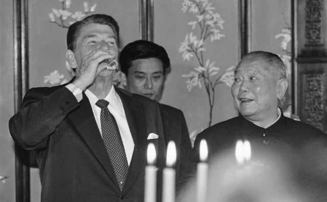 SPECIAL  FRONTIER  FORCE  VS  THE  EVIL  RED  EMPIRE : APRIL 26, 1984 . US  PRESIDENT  RONALD  REAGAN  WITH  EVIL  CHINA'S  PRESIDENT  LI  XIANNIAN  IN  PEKING .  RED  CHINA  IS  MORE  EVIL  AS  COMPARED  TO  RED  SOVIET  UNION  IN  1984.