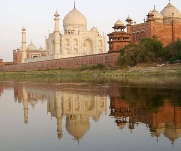 Bharat Darshan - Status of Taj Mahal